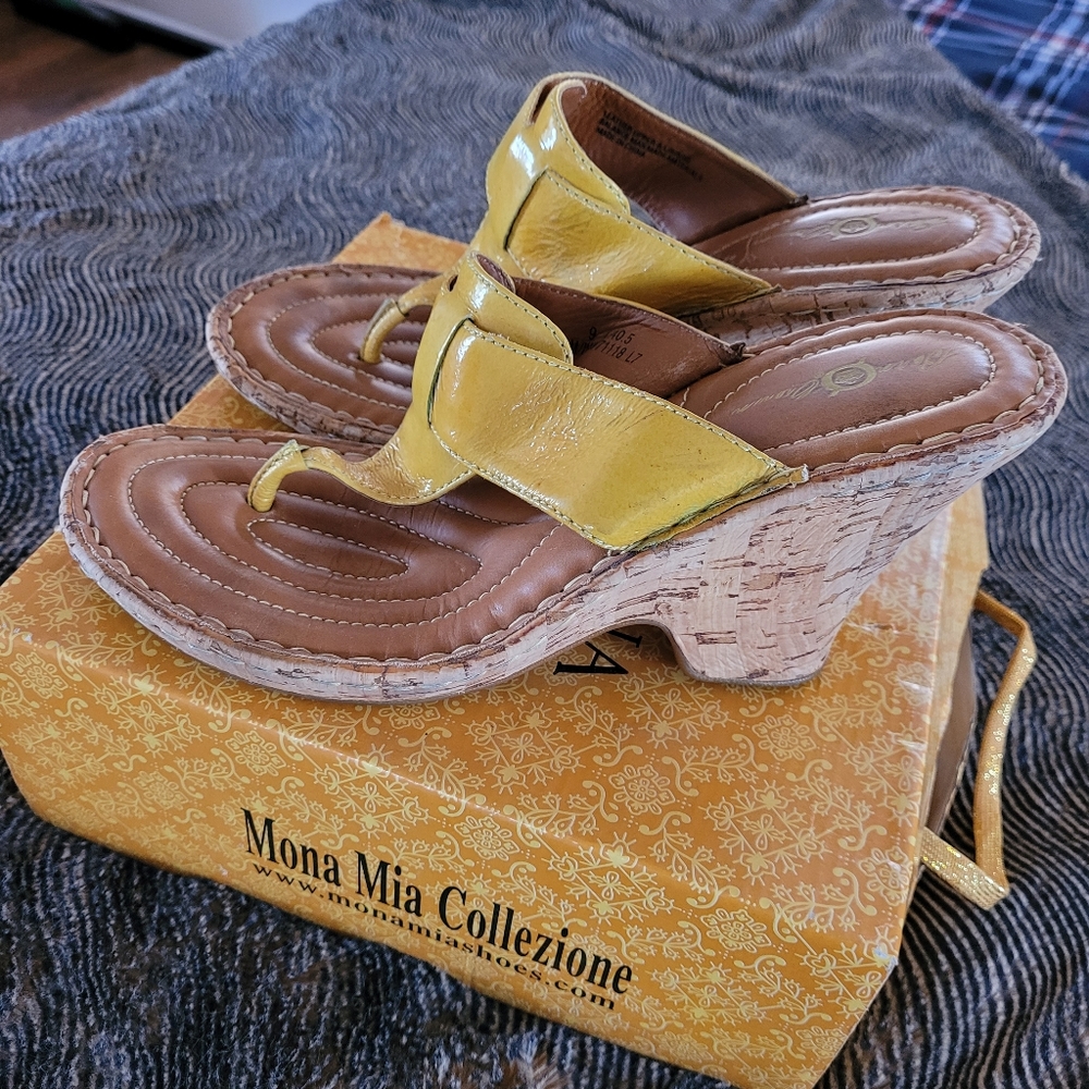 BORN "yellow" wedge sandal